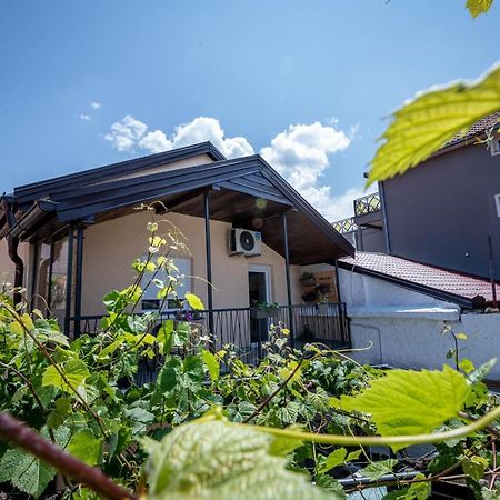 Self Check-In Apartment With Jacuzzi Mostar Bagian luar foto