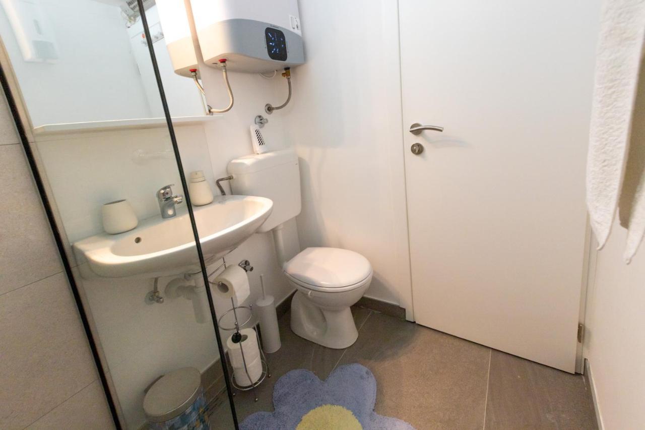 Self Check-In Apartment With Jacuzzi Mostar Bagian luar foto