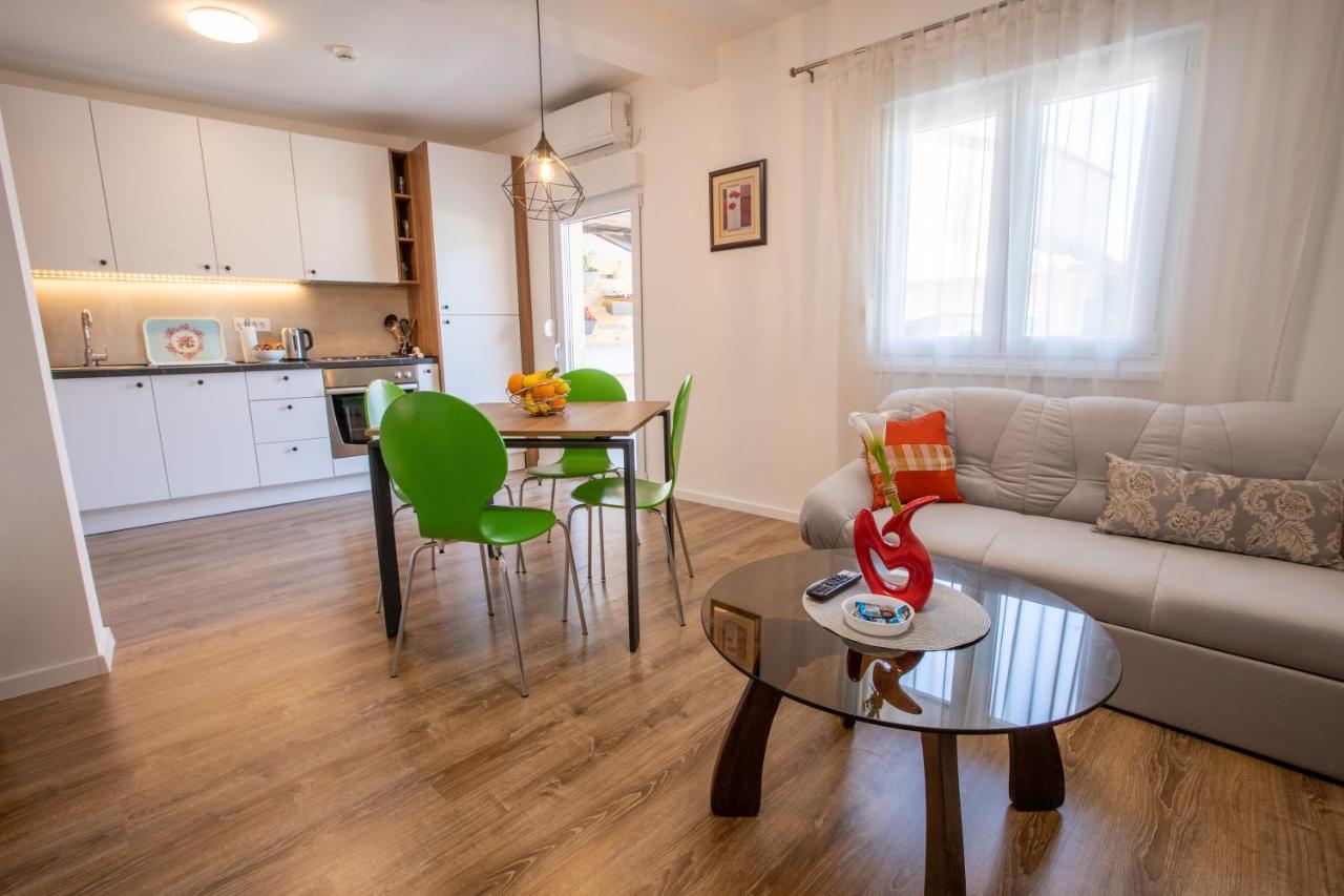 Self Check-In Apartment With Jacuzzi Mostar Bagian luar foto
