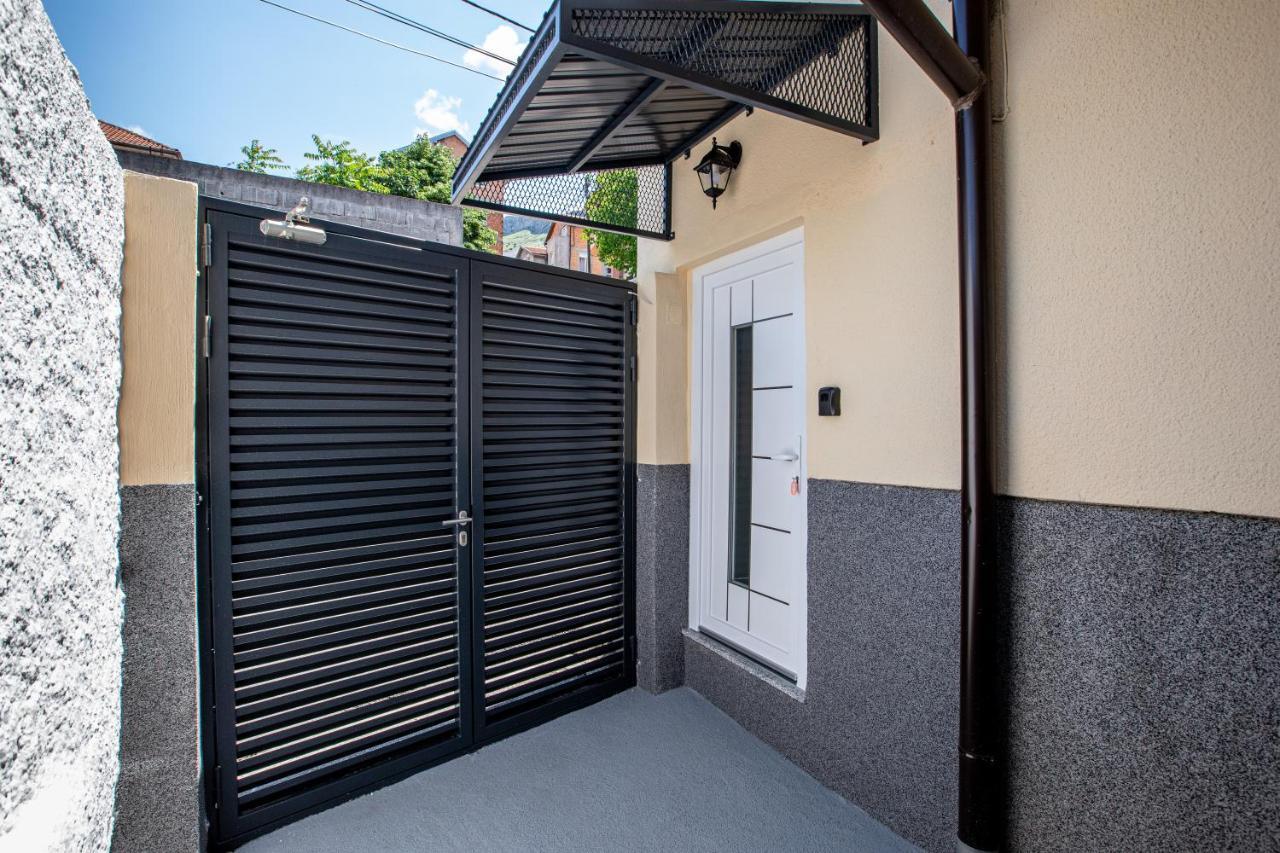 Self Check-In Apartment With Jacuzzi Mostar Bagian luar foto