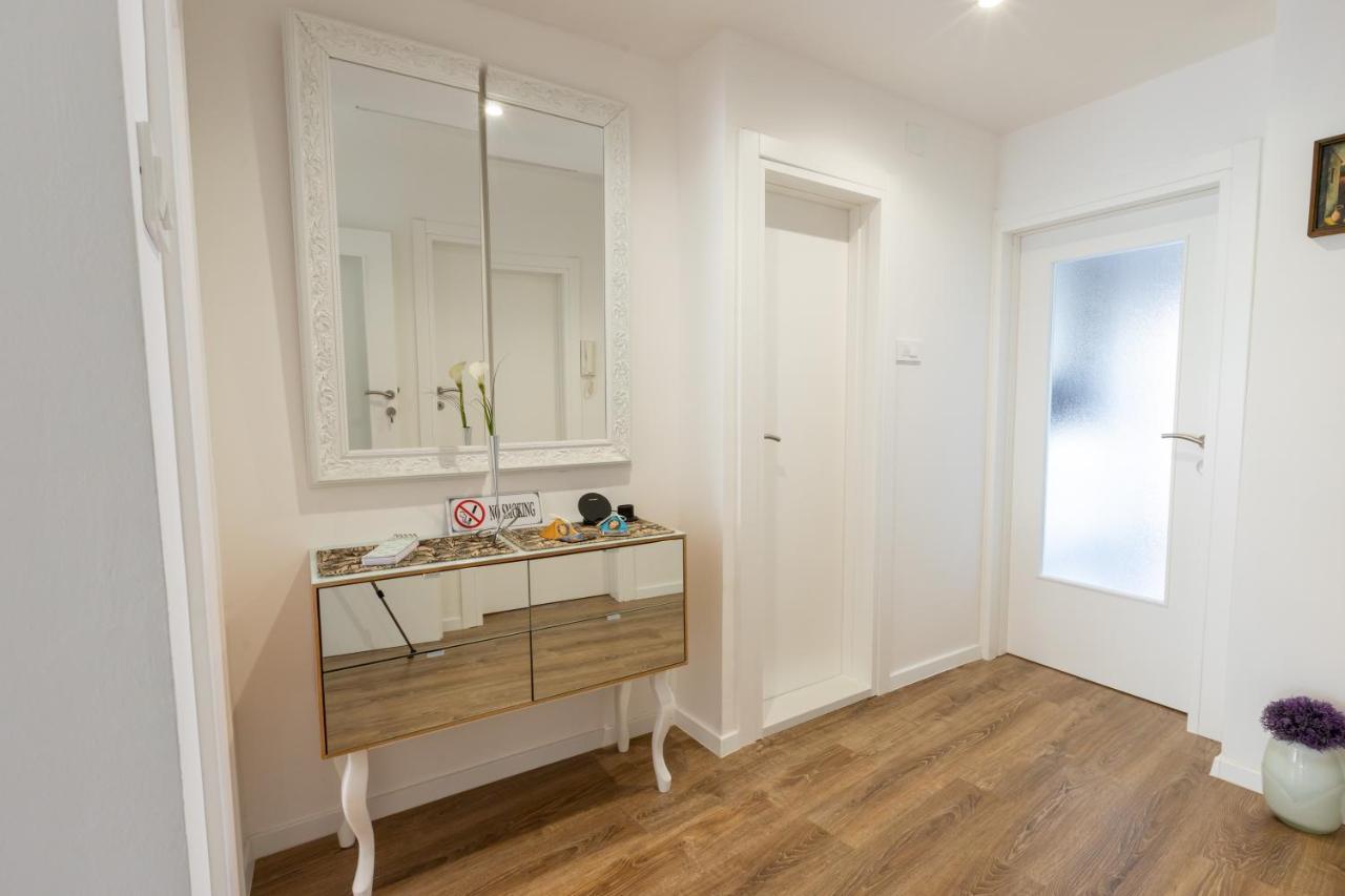 Self Check-In Apartment With Jacuzzi Mostar Bagian luar foto