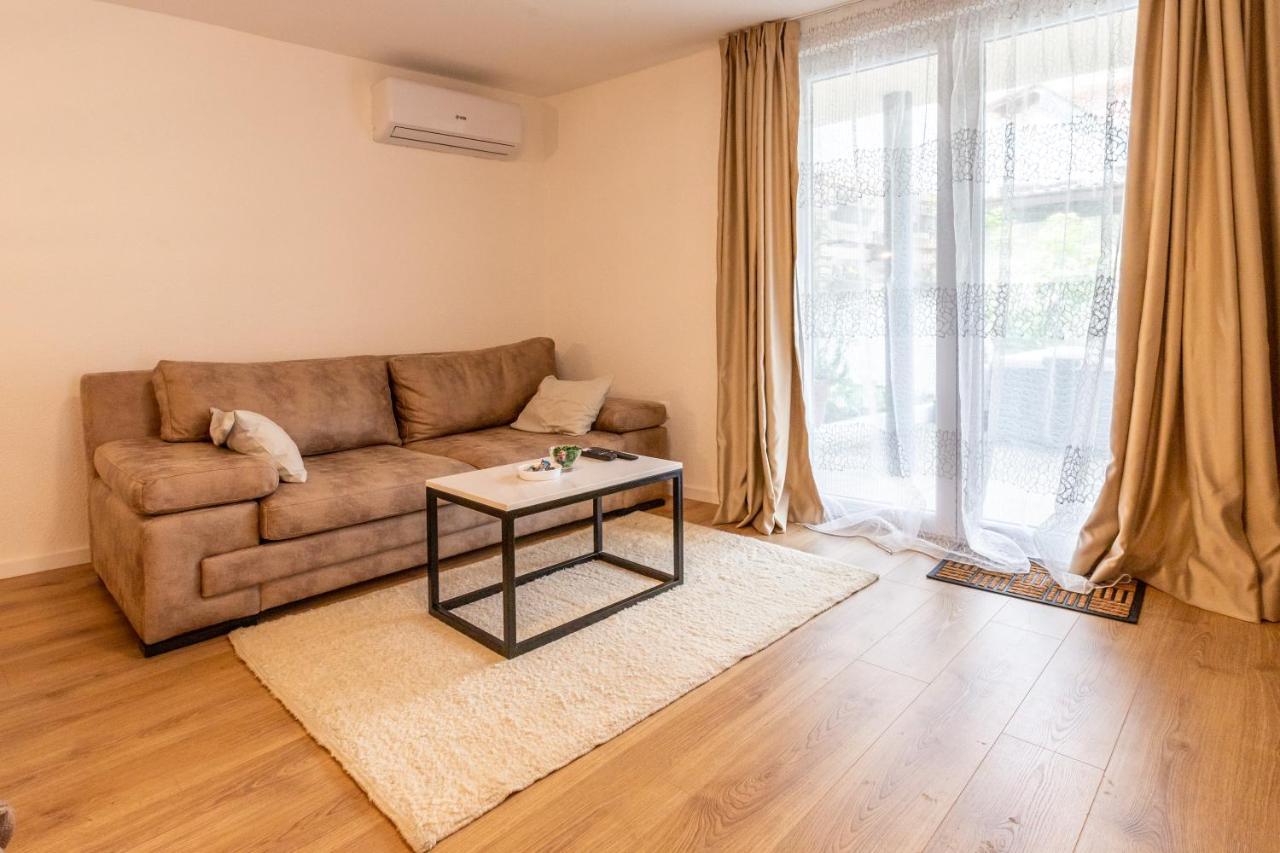 Self Check-In Apartment With Jacuzzi Mostar Bagian luar foto