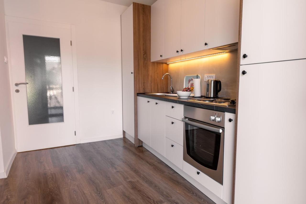 Self Check-In Apartment With Jacuzzi Mostar Bagian luar foto
