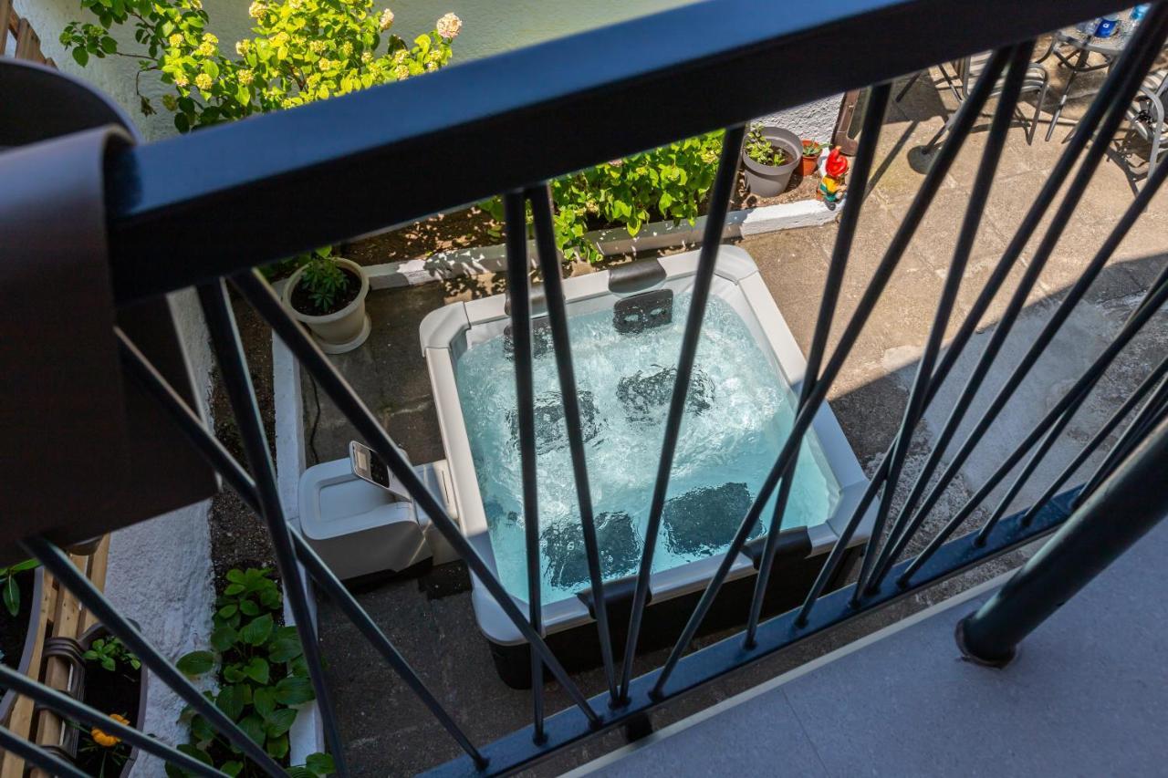 Self Check-In Apartment With Jacuzzi Mostar Bagian luar foto