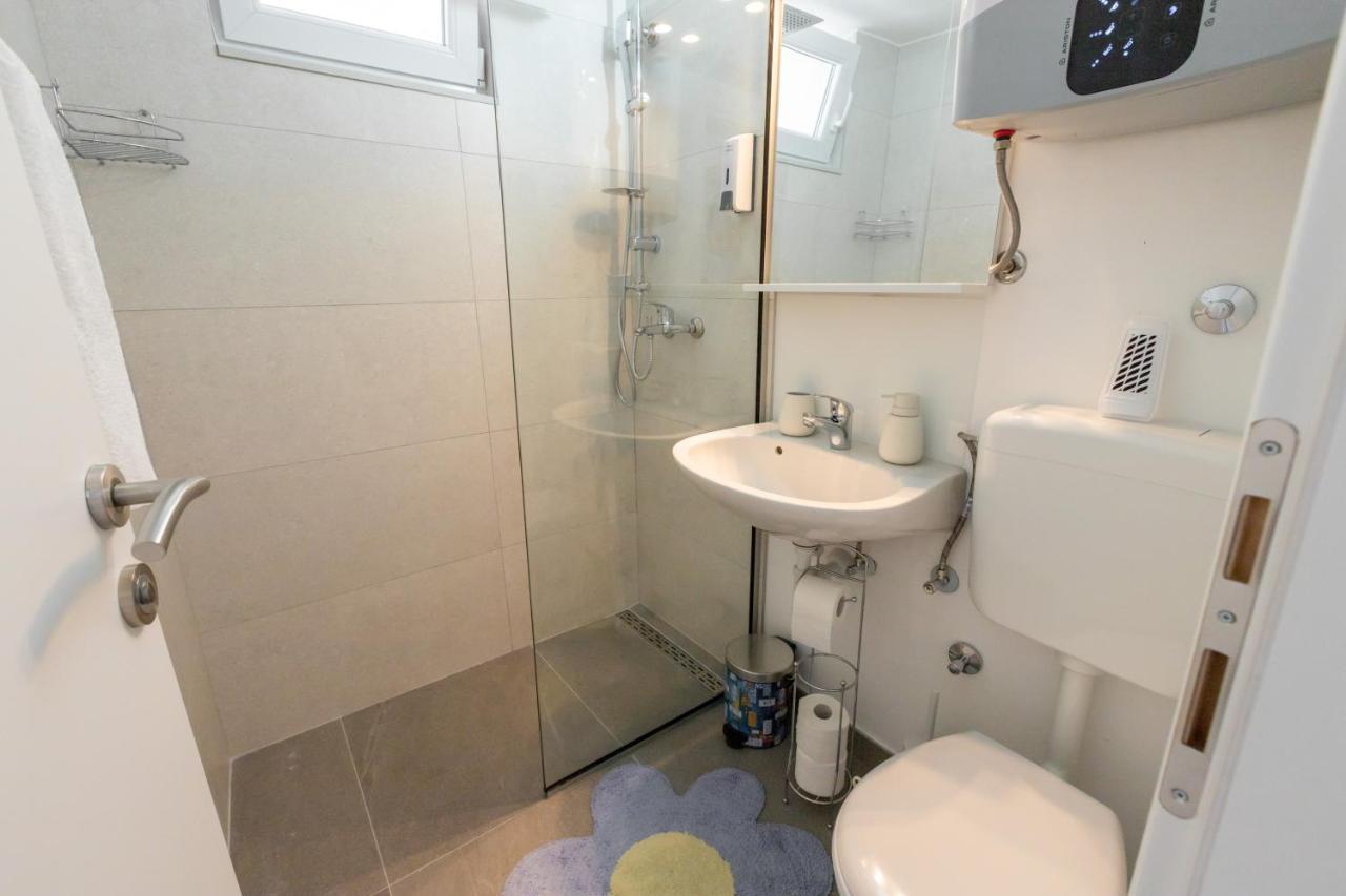 Self Check-In Apartment With Jacuzzi Mostar Bagian luar foto