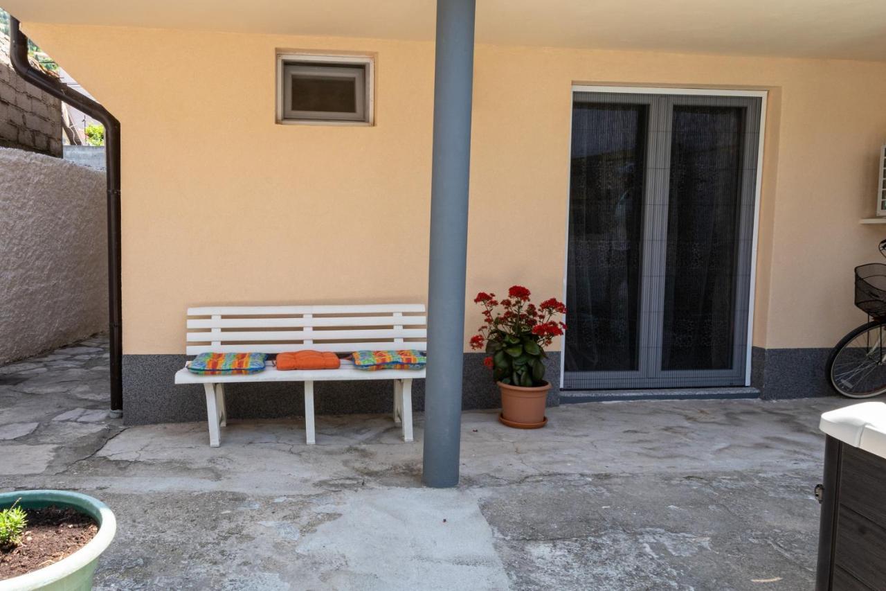 Self Check-In Apartment With Jacuzzi Mostar Bagian luar foto