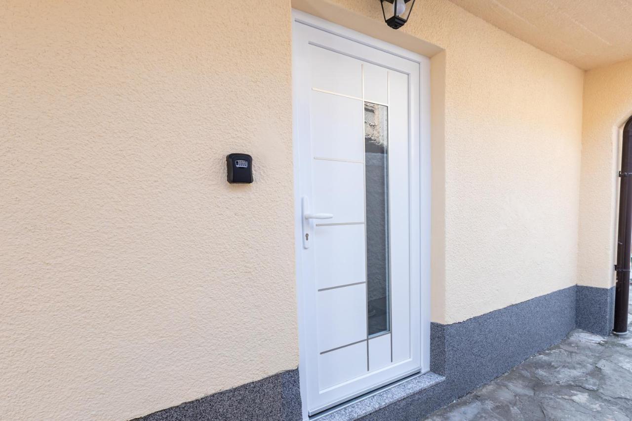 Self Check-In Apartment With Jacuzzi Mostar Bagian luar foto